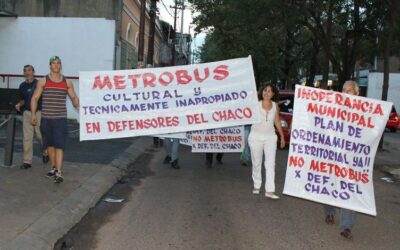 Vecinos marchan contra Metrobús en San Lorenzo
